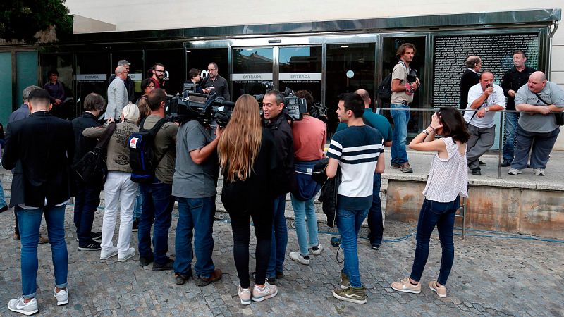 Abierta la capilla ardiente de Montserrat Caball en el tanatorio de Les Corts