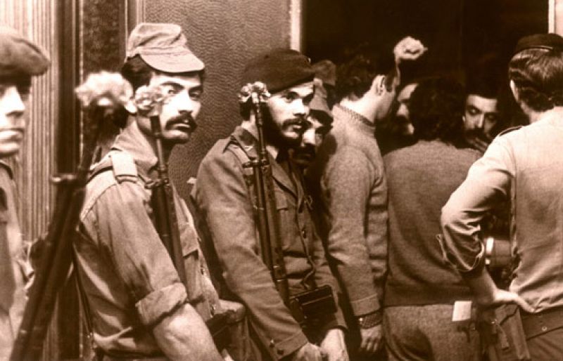 Informe semanal - El pronunciamiento militar del 25 de abril de 1974 en Portugal | Ver