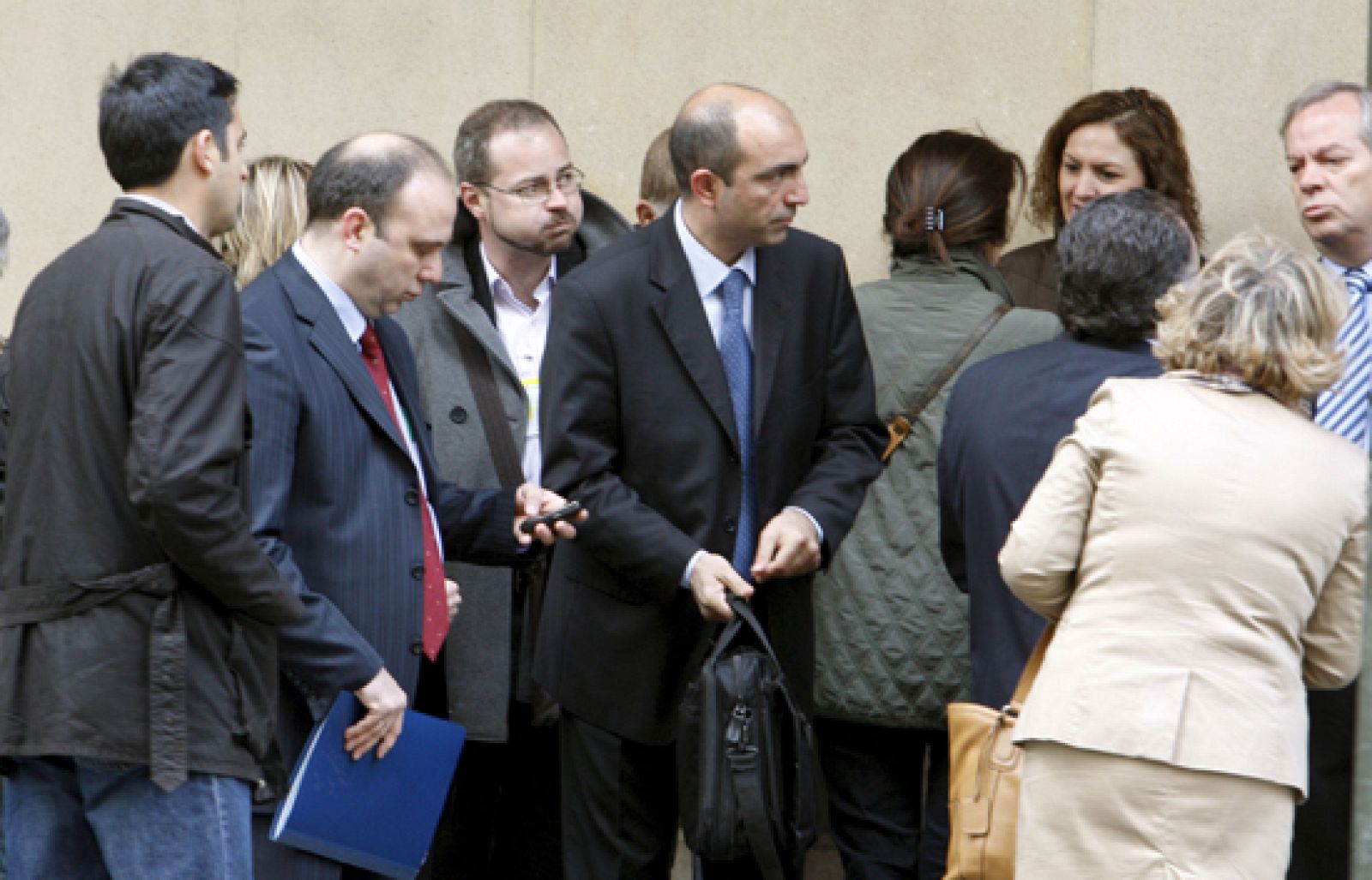 Uno de los forenses turcos que identificó a 32 de los 62 militares que fallecieron en el accidente del Yak-42 ha dicho que los militares españoles prometieron terminar las identificaciones en España. 