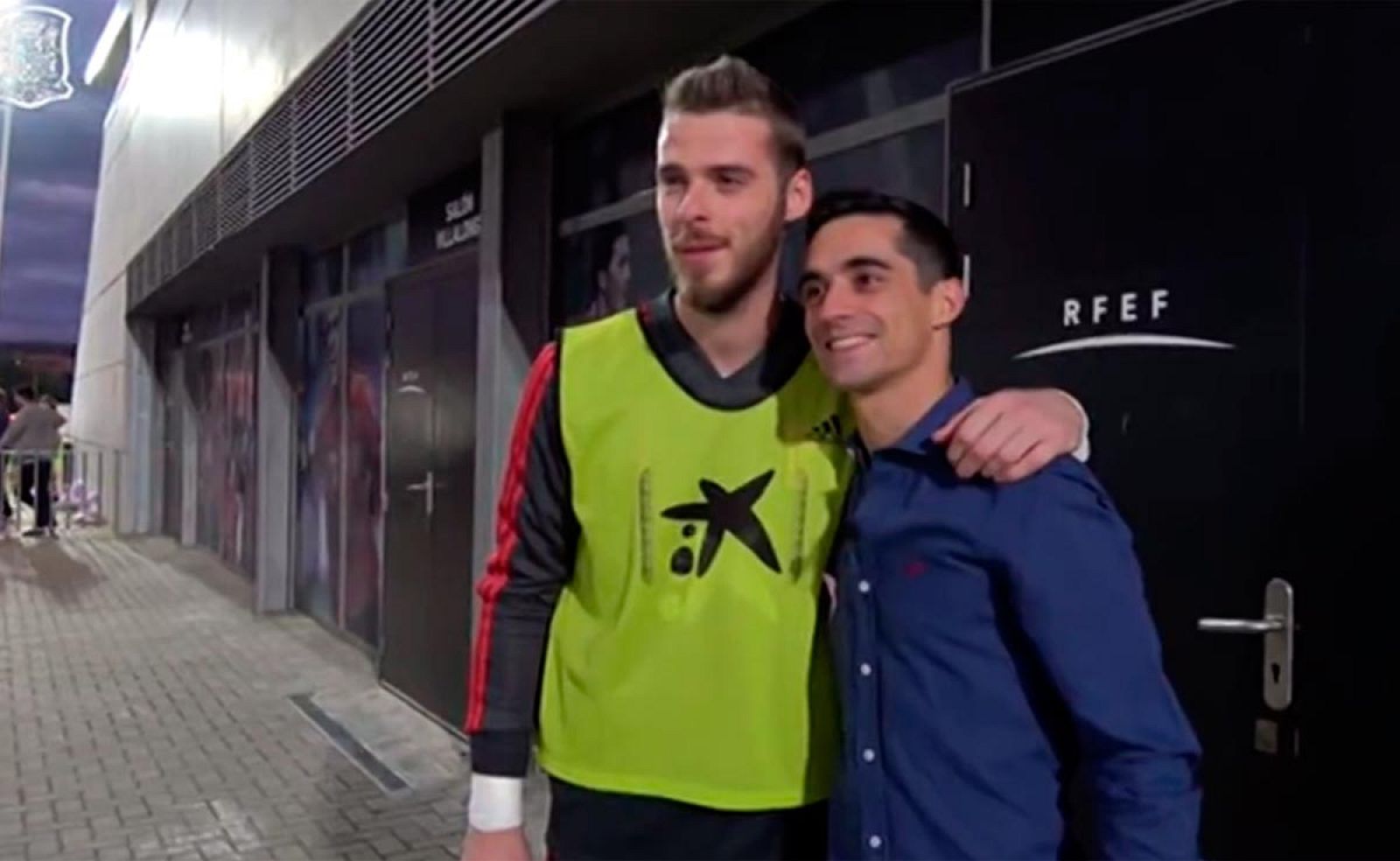 Javier Fernández visita a la selección española en Las Rozas | Ver