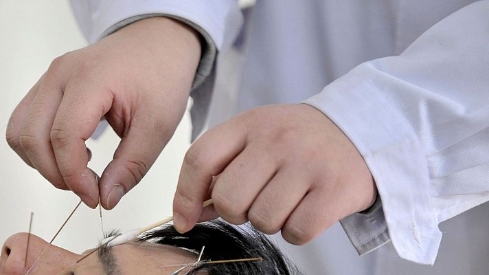 Telediario 1 - Una mujer acaba en la UCI tras someterse a tratamientos de un médico naturista de Jaén