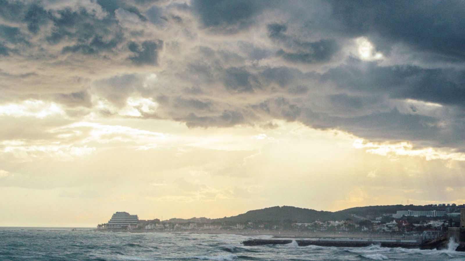 El tiempo: Probabilidad de precipitaciones fuertes en el área mediterránea | RTVE Play