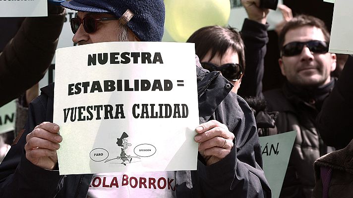 Telediario 1 - Los interinos de Administración denuncian una situación "eternizada" y reclaman la fijeza