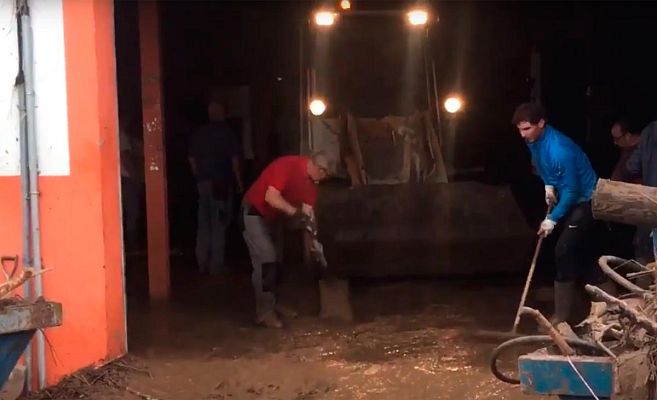 Informativo 24h - Nadal ayuda en las tareas de limpieza tras las inundaciones en Mallorca