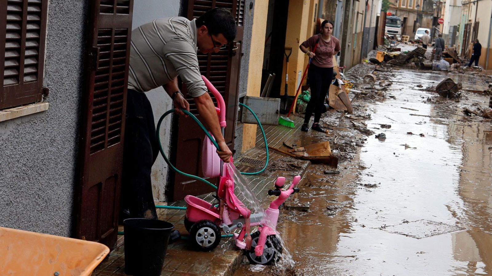 Andrés Díez Herrero, doctor en Ciencias Geológicas del Instituto Geológico Minero, ha respondido en el Canal 24 Horas a muchas de las dudas que han suscitado las inundaciones de Mallorca, sobre todo en cuanto a construcción de viviendas. "En zonas in