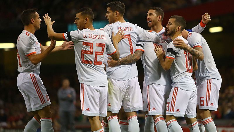 Sergio Ramos ha marcado el segundo tanto de España en Gales al rematar de cabeza en el segundo palo un centro de Suso.