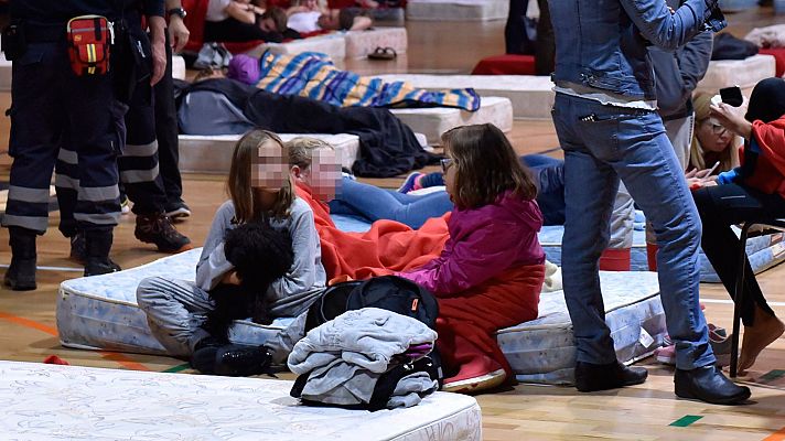 Telediario 1 - Decenas de voluntarios organizan talleres y juegos gratuitos para los niños afectados por la riada