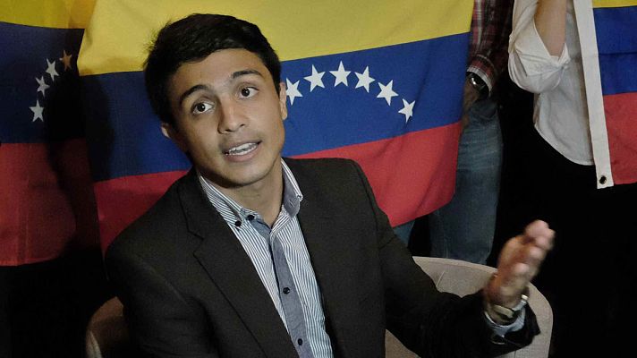 Informativo 24h - Venezuela excarcela al opositor Lorent Saleh tras cuatro años preso y lo envía a España