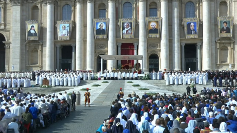 El Día del Señor - Roma - Canonización de Pablo VI y M. Oscar Romero - ver ahora