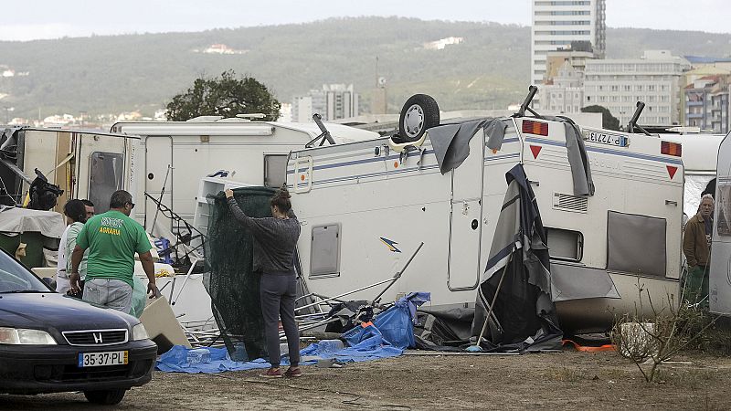 Leslie causa daños, heridos leves y cortes de luz en Portugal