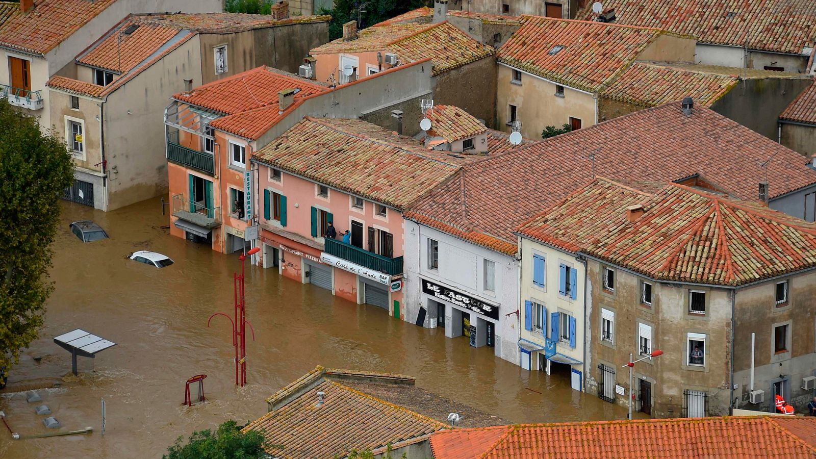 Los habitantes del sureste de Francia se recuperan tras el temporal que ha dejado al menos 11 fallecidos