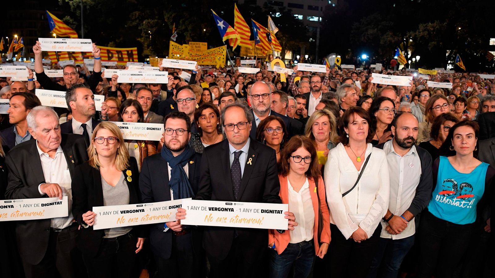 Cientos de personas exigen la libertad de los 'Jordis' en el aniversario de su encarcelamiento