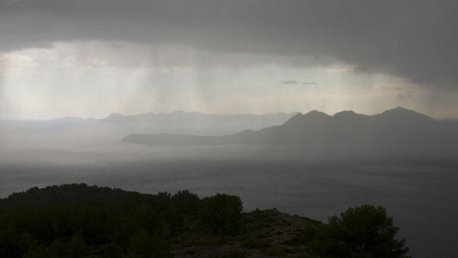 El tiempo: Fuertes lluvias en Valencia, Andalucía, Cataluña, Baleares y Aragón | RTVE Play