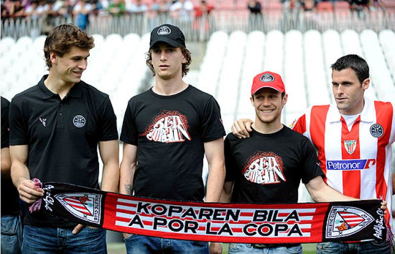El Athletic de Bilbao ha sacado a la venta su nueva camiseta para la final de la Copa del Rey.