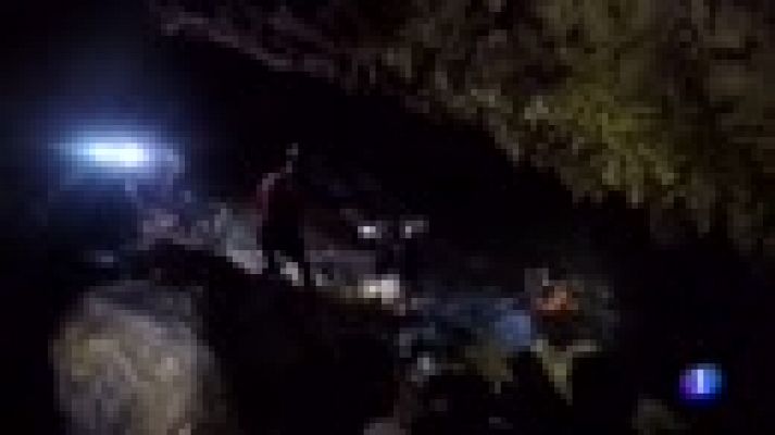 Ibrahimovic sorprende a los 12 niños tailandeses rescatados de la cueva de Tham Luang