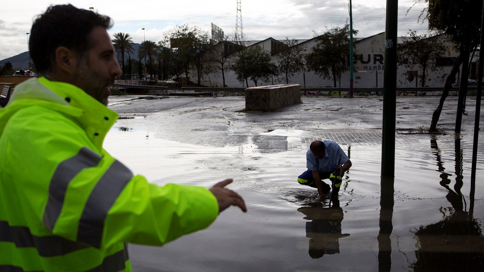 Las peores lluvias desde 2008 cortan carreteras y cierran escuelas y parques