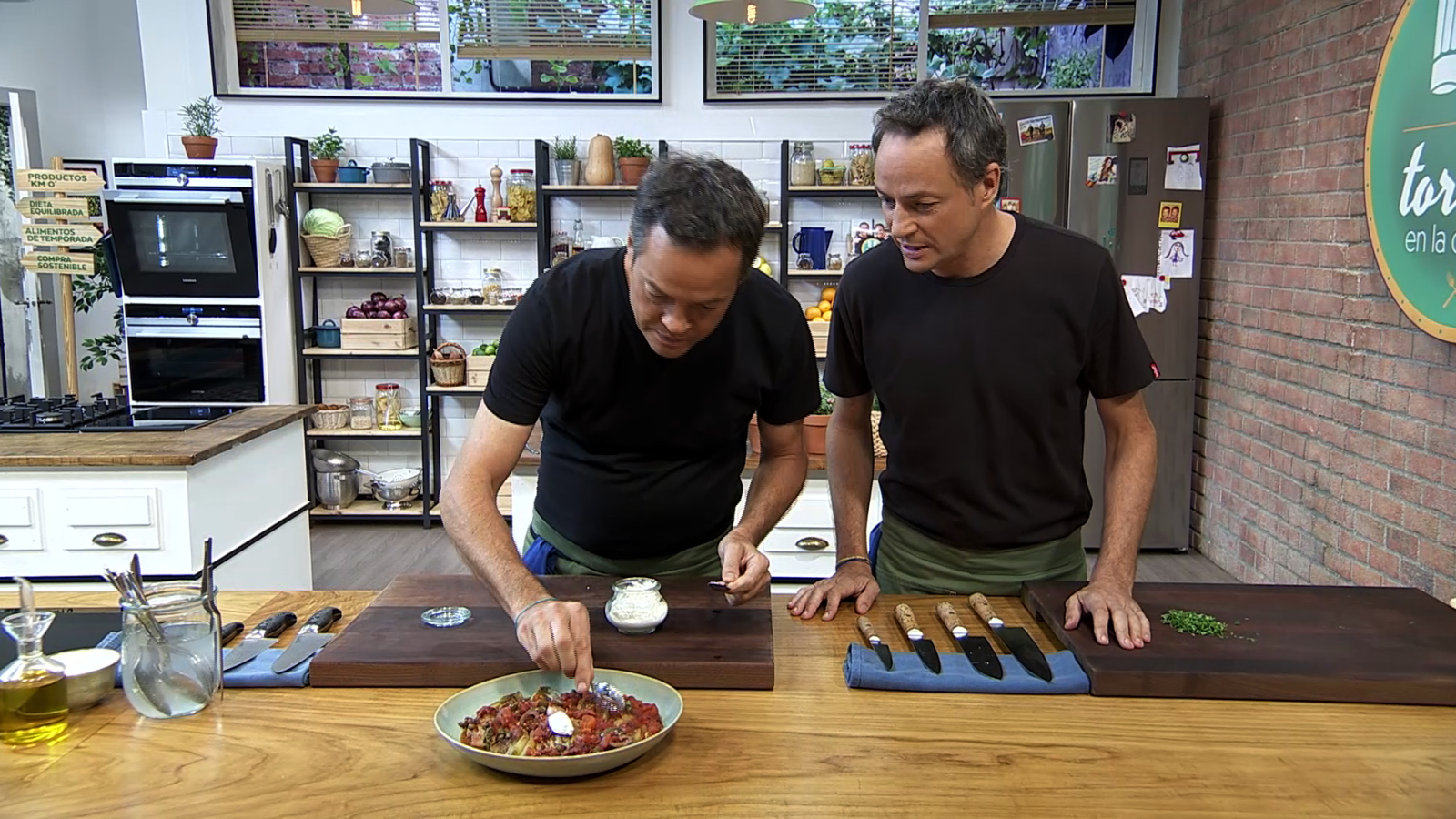 Torres en la cocina - Endivias con alcaparras y espaguetis con albóndigas - ver ahora