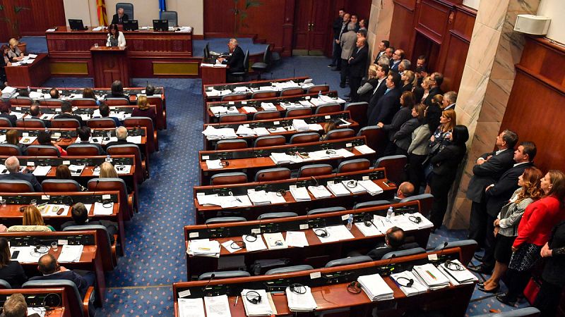 El parlamento de Macedonia aprueba el cambio de nombre de su país