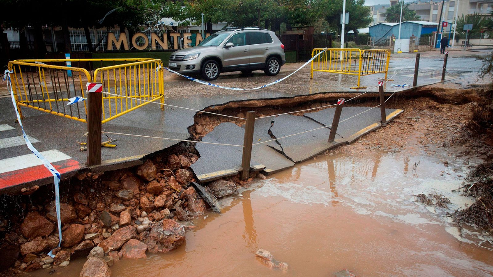 Telediario 1: Pasajeros rescatados de vehículos y trenes por la gota fría, que activa la alerta por lluvias en el sur | RTVE Play