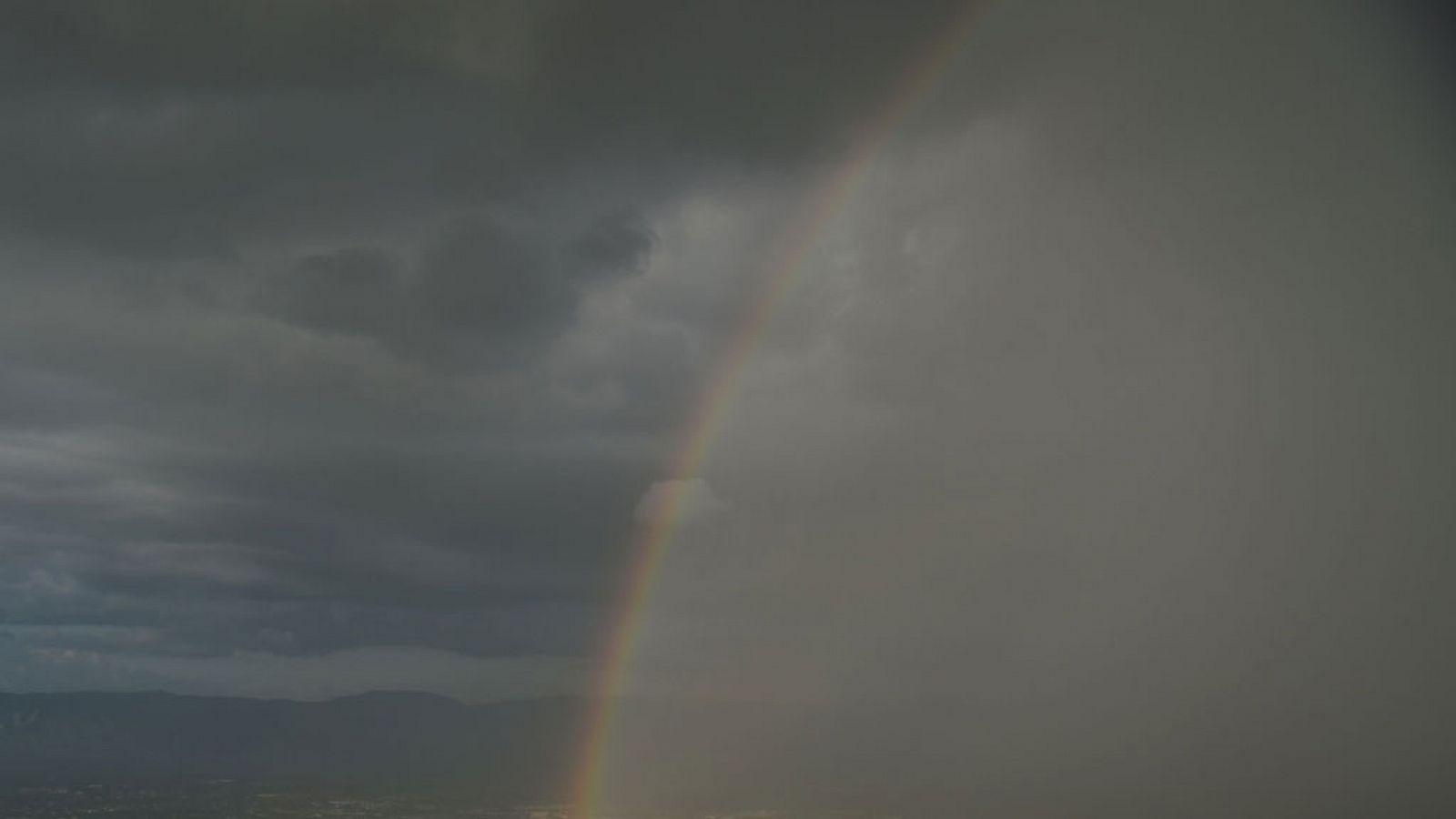 El tiempo: Las lluvias se extienden al suroeste y siguen las tormentas en Levante | RTVE Play