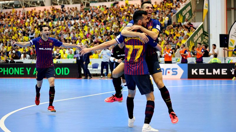 Con este incontestable triunfo, los azulgranas continúan en la primera plaza, ahora con 15 puntos merced a cinco victorias y una sola derrota.