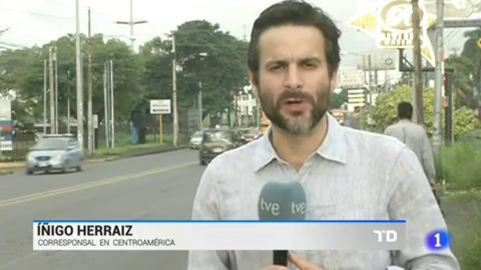 Telediario 1: Cientos de personas han dormido al raso en la frontera para entrar a México  | RTVE Play