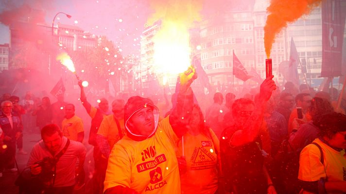 Manifestación en A Coruña contra el cierre de dos factorías de Alcoa 