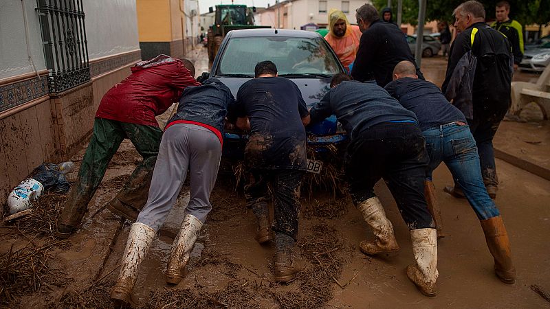 Gota fría en Málaga, el día después: un bombero fallecido y graves destrozos