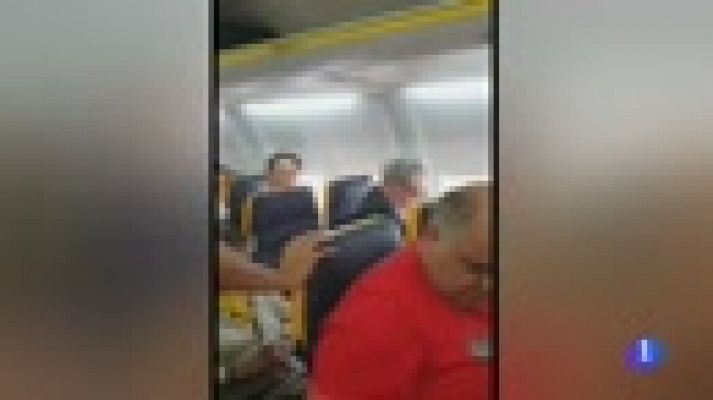 Telediario 1 - Un episodio racista en un avión de Ryanair desencadena fuertes críticas contra la aerolínea