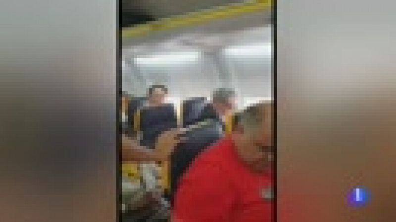 Un episodio racista en un avión de Ryanair desencadena fuertes críticas contra la aerolínea 