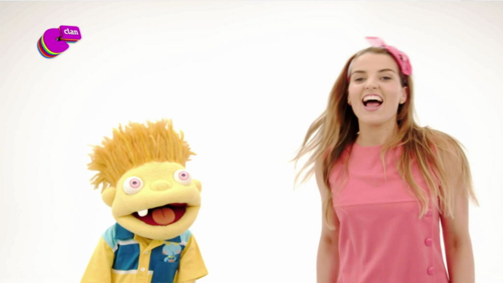 Cantando y bailando la canción de los Trolls - Club Clan | Ver