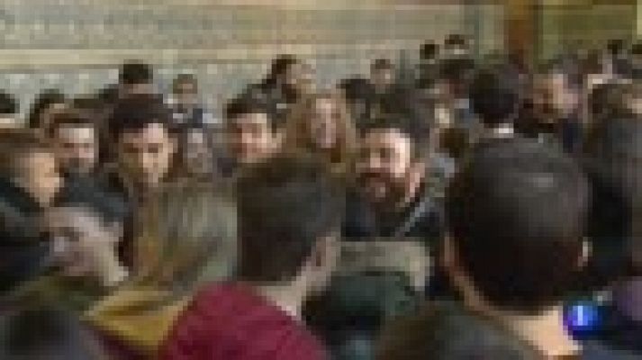 Telediario 1 - Bayona imparte una clase magistral de cine en Valladolid antes de recoger la Espiga de Honor