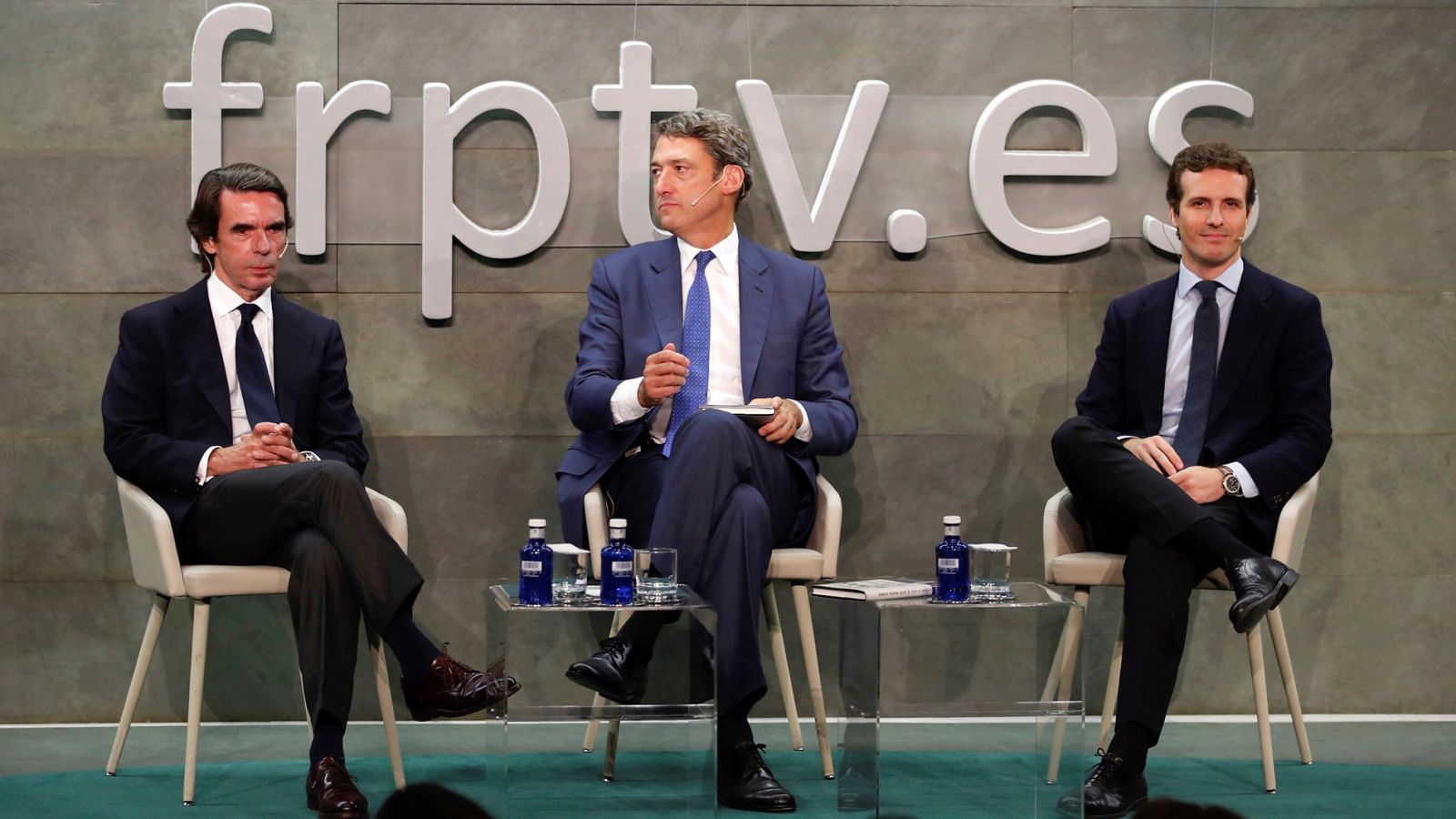 Aznar define a Casado como "una gran esperanza" para la "refundación" del centroderecha