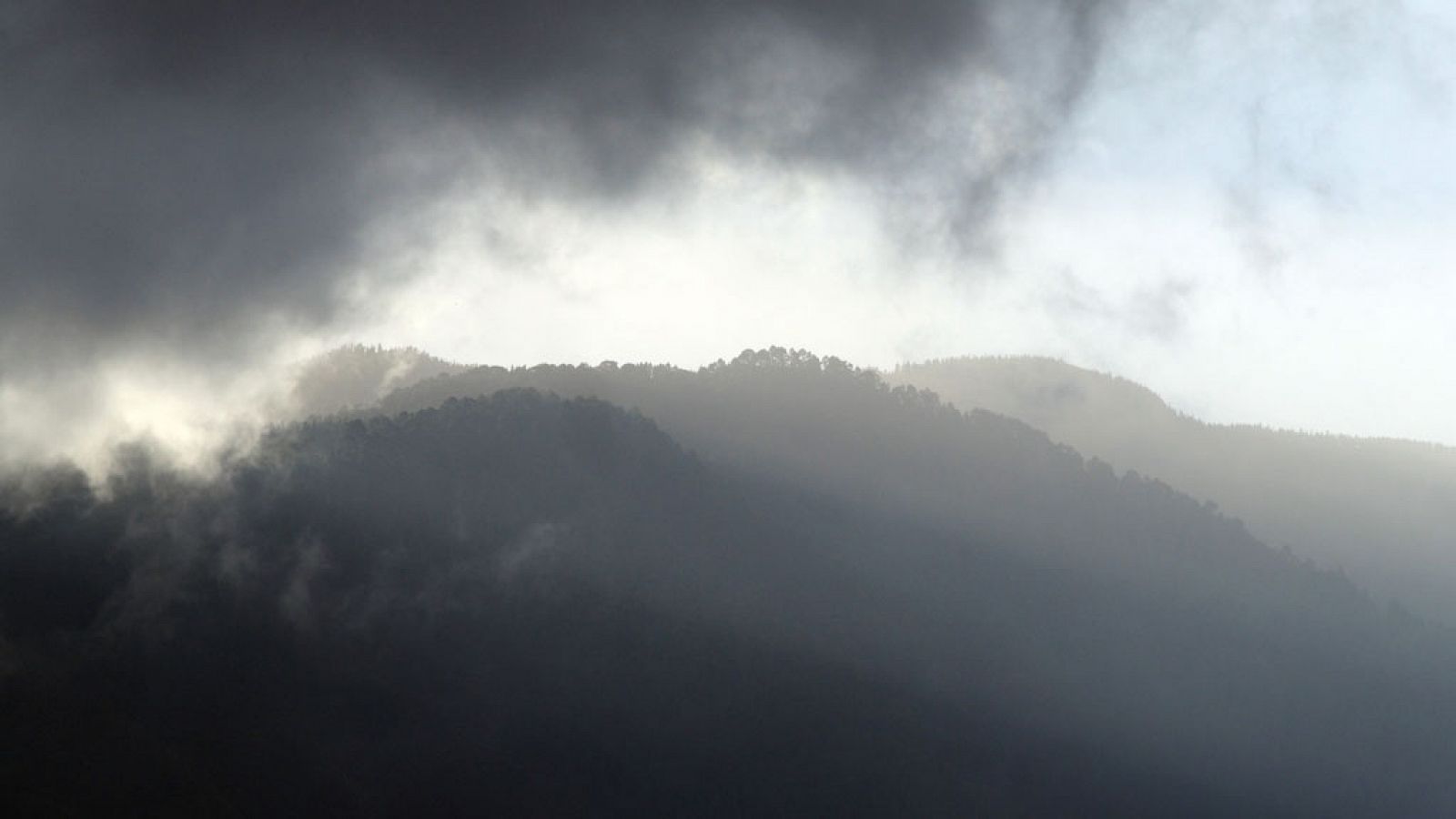 El tiempo: Chubascos acompañados de tormentas en Canarias | RTVE Play