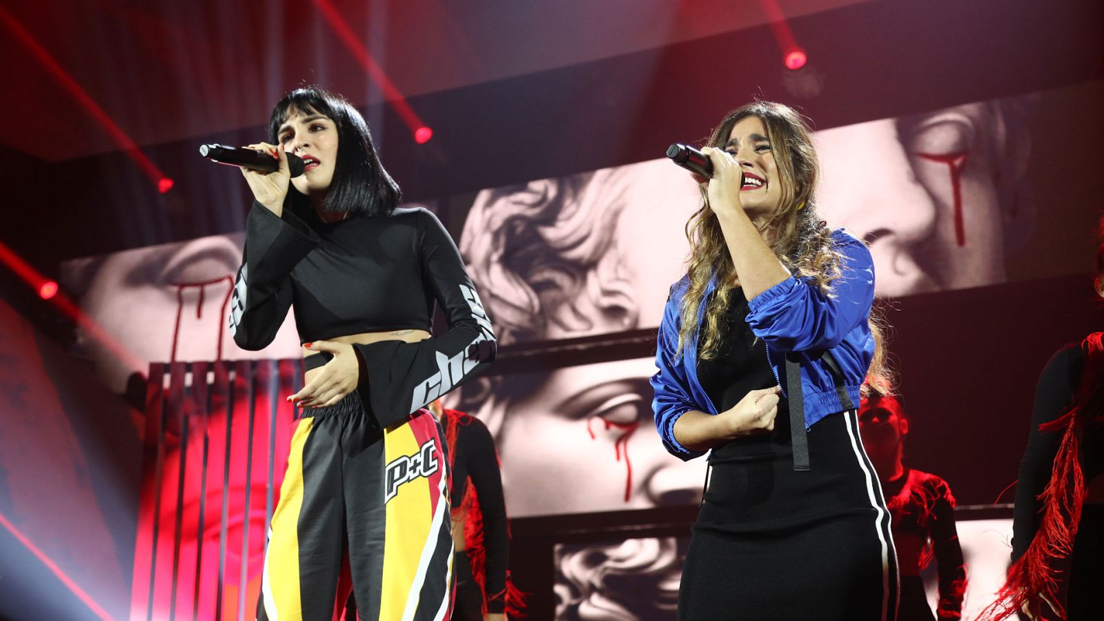 OT 2018 - Natalia y Julia cantan "Pienso en tu mirá" en la gala 5