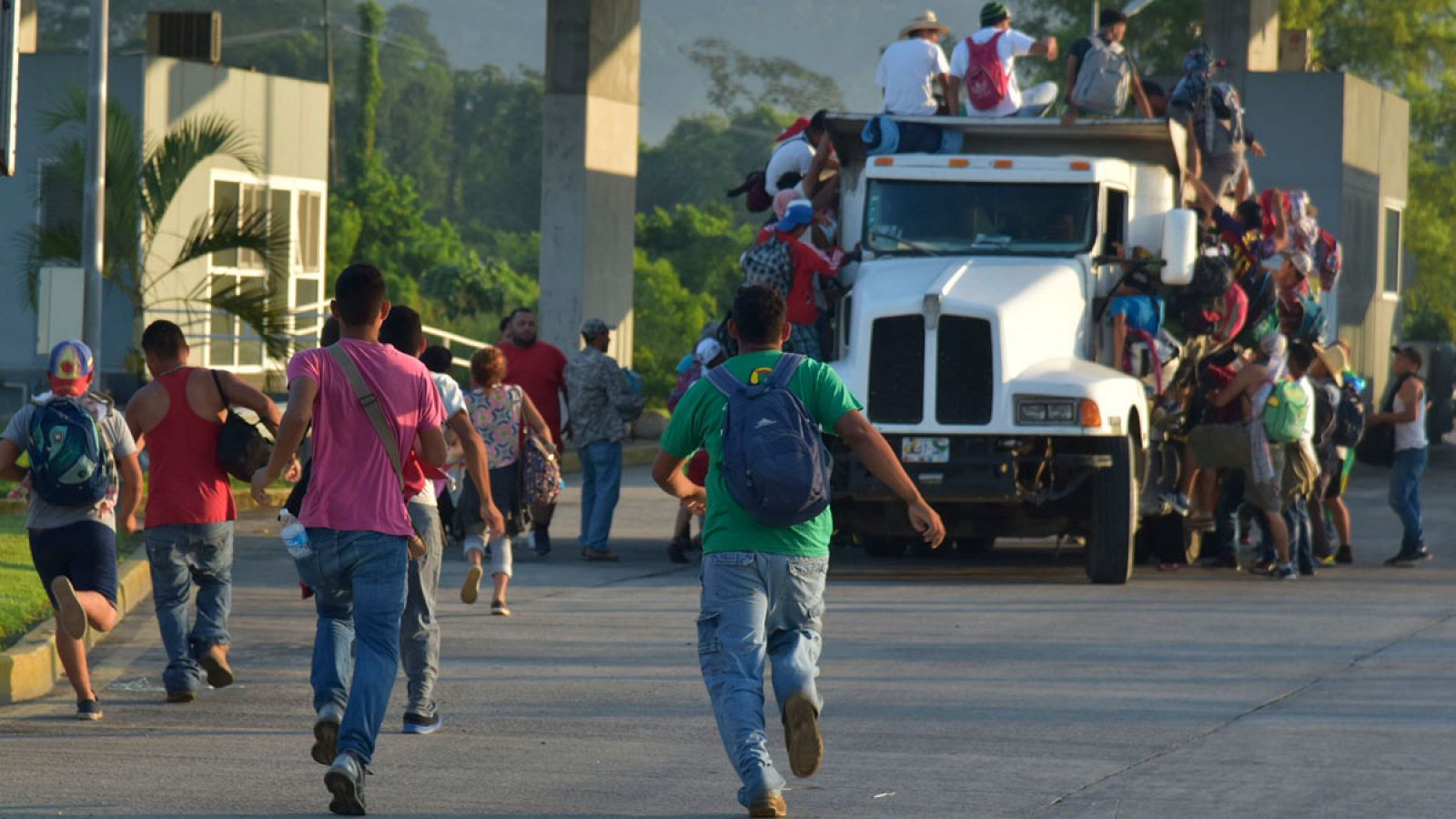 Telediario 1: Chiapas se vuelca con la caravana migrante | RTVE Play