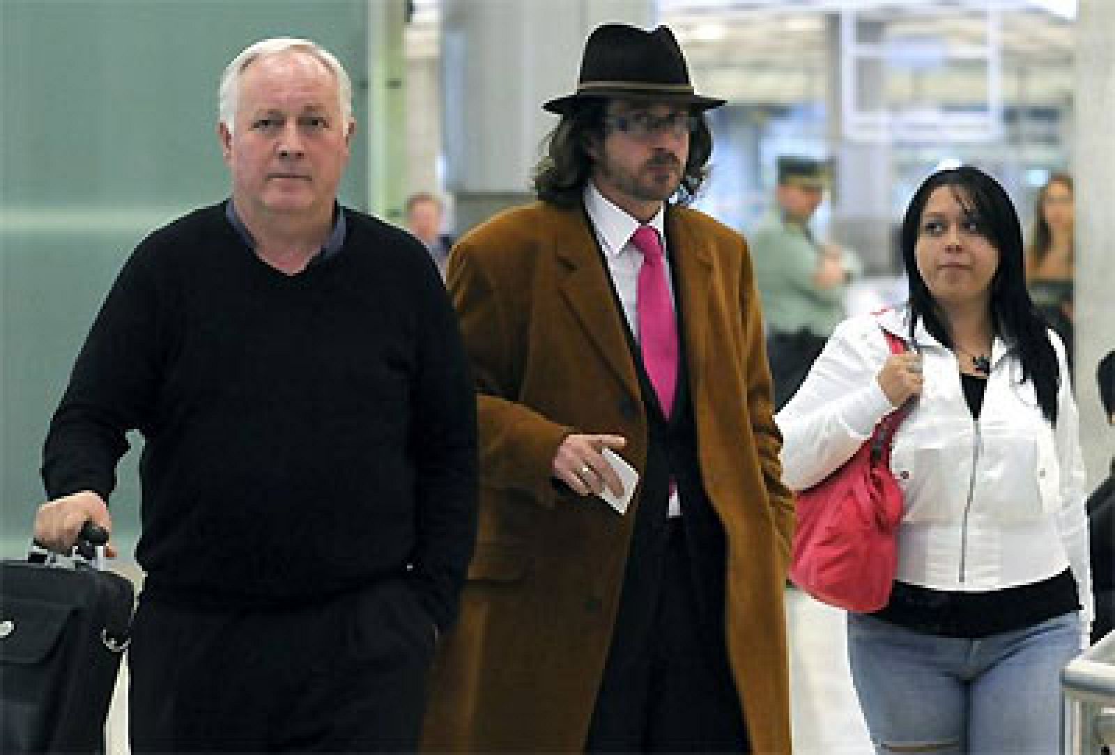  José Pérez Díaz, 'Pepe el del popular', ha llegado  al aeropuerto de Madrid-Barajas procedente de México y ha declarado a los medios que se siente "muy tranquilo", al tiempo que ha reafirmado su inocencia.