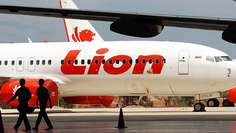 Un avión de la compañía Lion Air se estrella con 188 personas a bordo en el mar de Java, en Indonesia