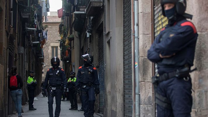 Telediario 1 - 47 detenidos en los registros de 'narcopisos' en una macrooperación en Barcelona