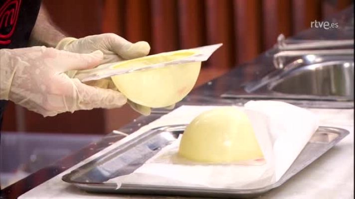 MasterChef Celebrity - La lucha de Santiago Segura con la esfera de chocolate