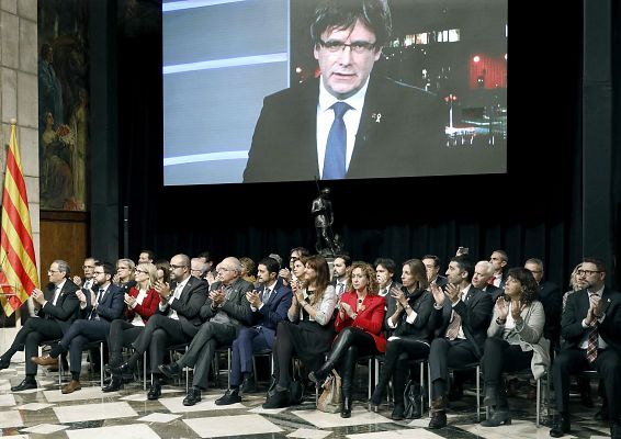 Telediario 1 - Puigdemont y Torra presentan un gobierno catalán paralelo