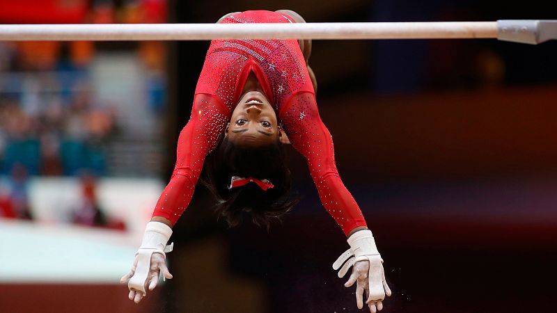 La estadounidense Simone Biles consiguió una nota de 14.886 en la prueba de asimétricas dentro del concurso por equipos femenino del Mundial de Doha 2018.