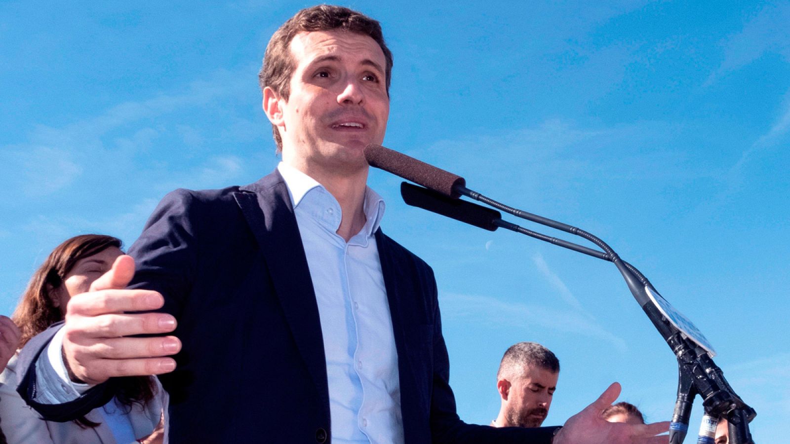 Casado subraya que su "único compromiso" es con los afiliados y da por buenas las explicaciones de Cospedal