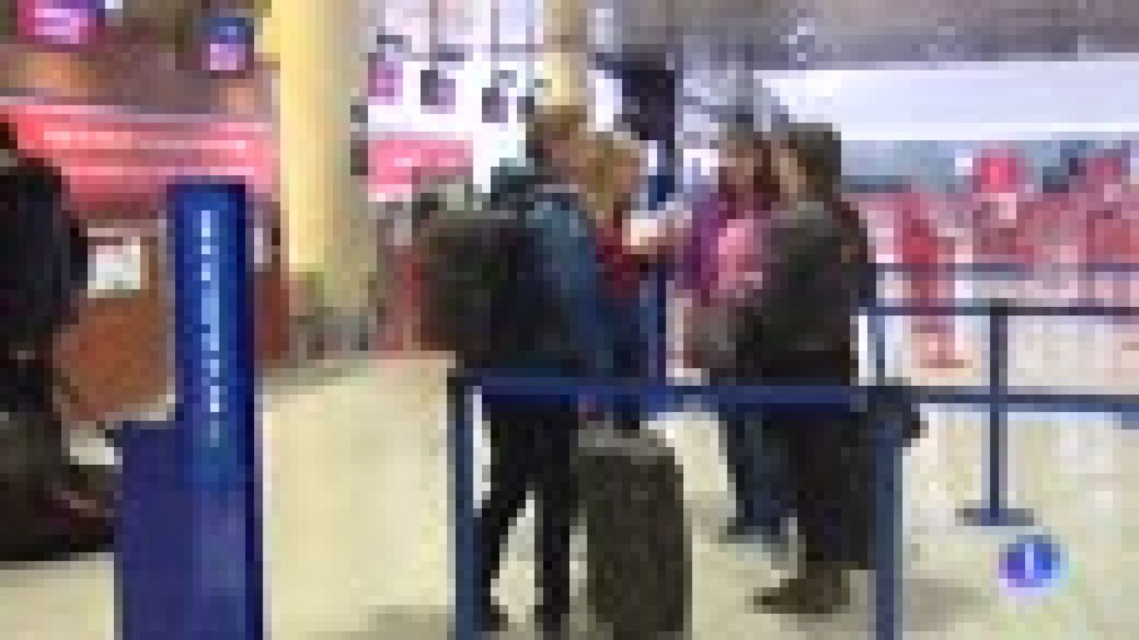 marioneta Llevar estéreo Ryanair y Wizz Air cobran por maleta de mano de 10 kg | RTVE