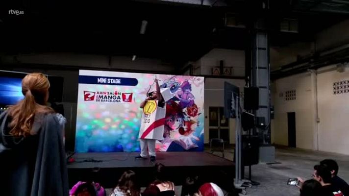 El karaoke y el k-pop arrasan en la feria del manga