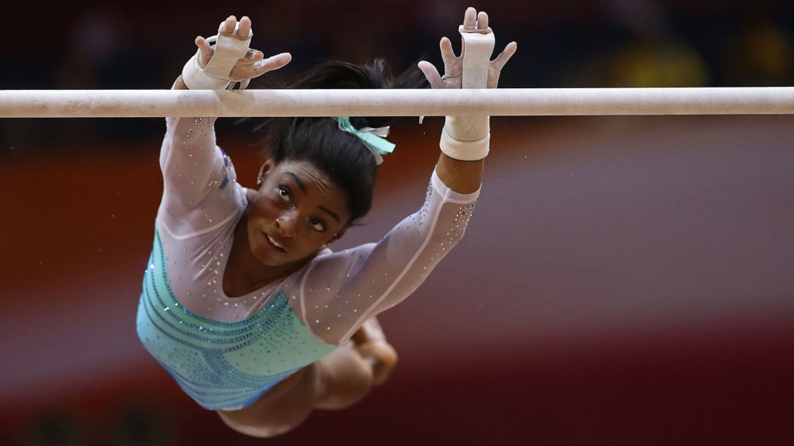 Simone Biles logra la plata en barras asimétricas | Ver