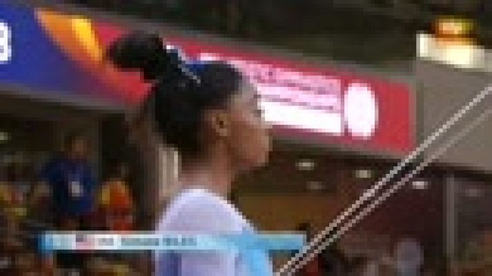  - Simone Biles logra la plata en barras asimétricas