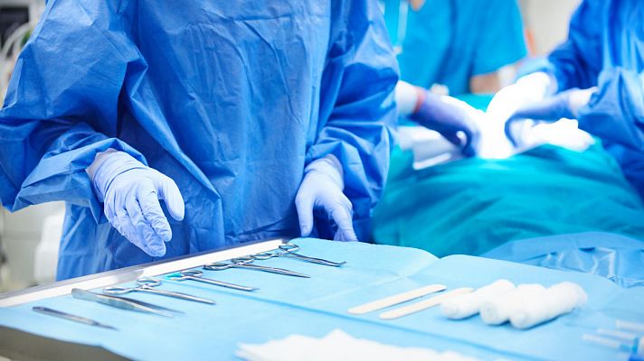 Telediario 1 - Denuncian la muerte de dos trasplantados de riñón por un virus que portaba el donante en un hospital de Sevilla