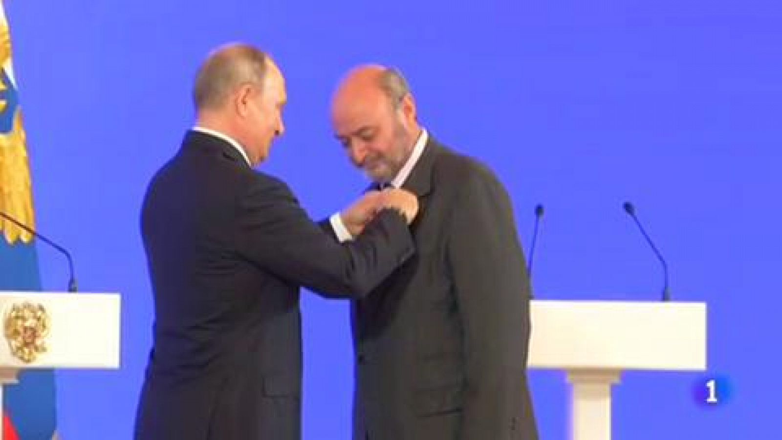 Telediario 1: Sebastiá Roig y Francisco de la Torre reciben las mayores condecoraciones de manos de Putin  | RTVE Play