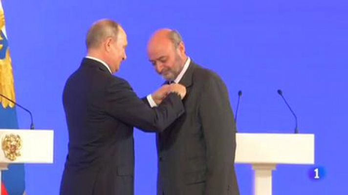 Telediario 1 - Sebastiá Roig y Francisco de la Torre reciben las mayores condecoraciones de manos de Putin